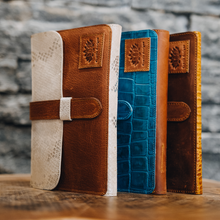 Load image into Gallery viewer, Tri-Fold Cigar Case